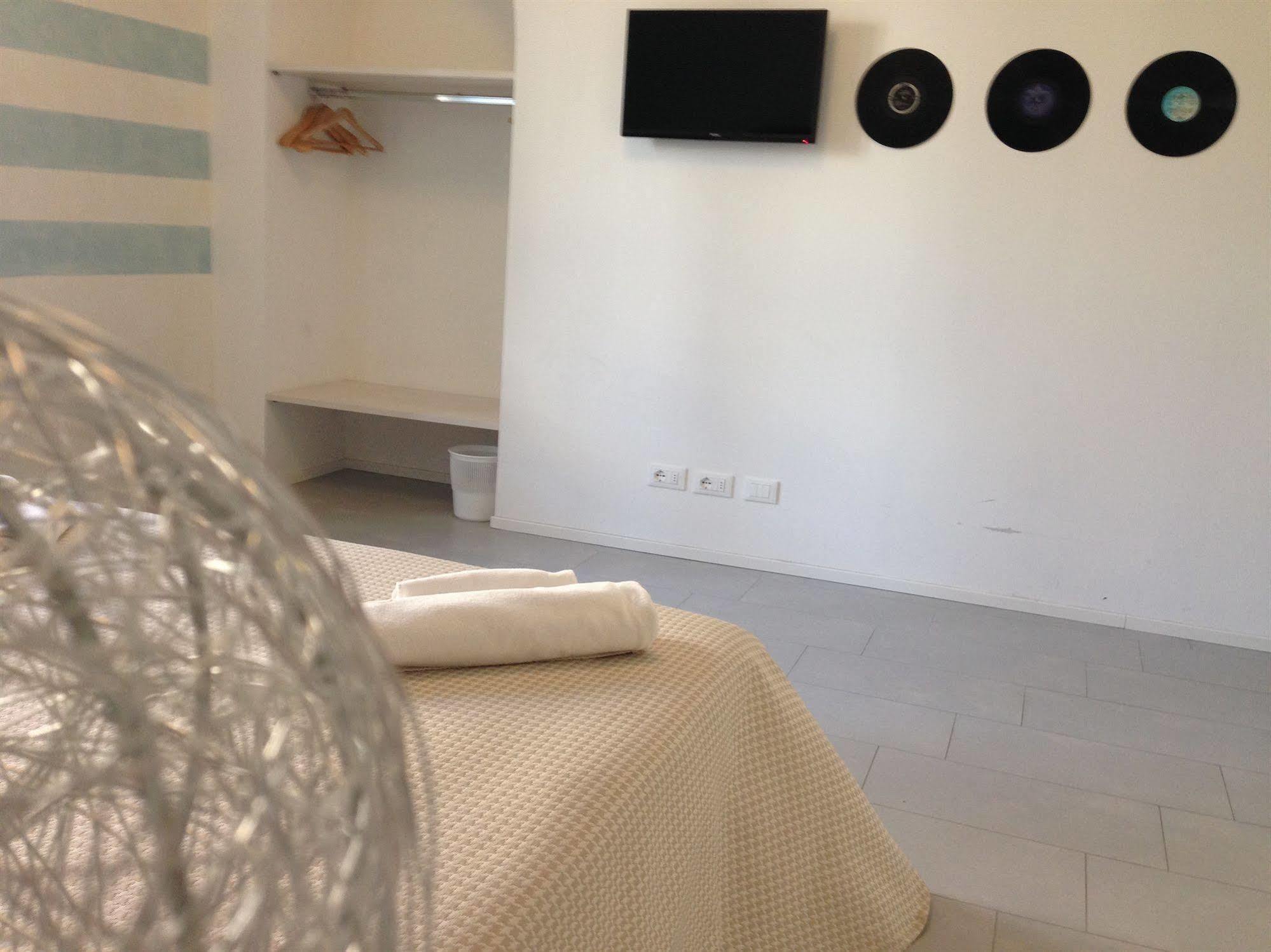 Airport Station Bergamo Hotel Bagian luar foto