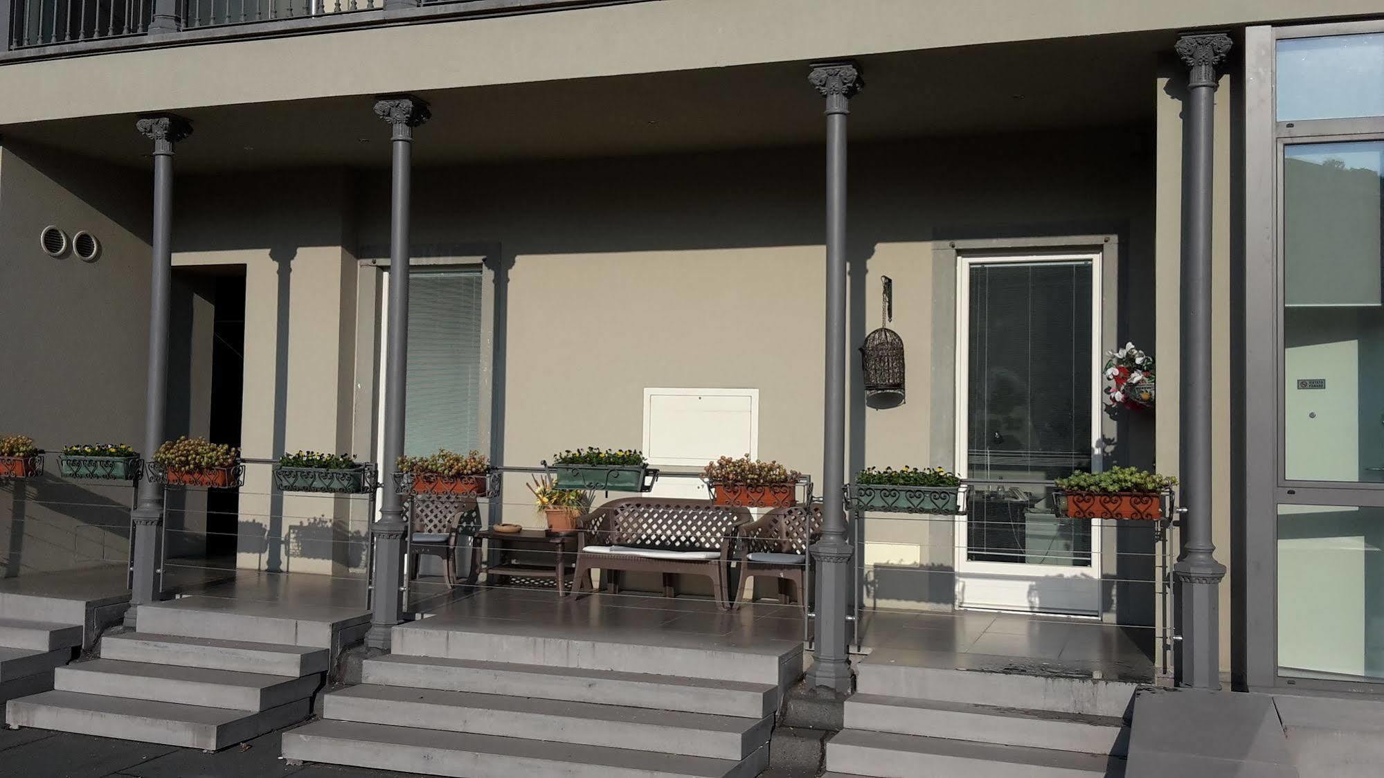 Airport Station Bergamo Hotel Bagian luar foto