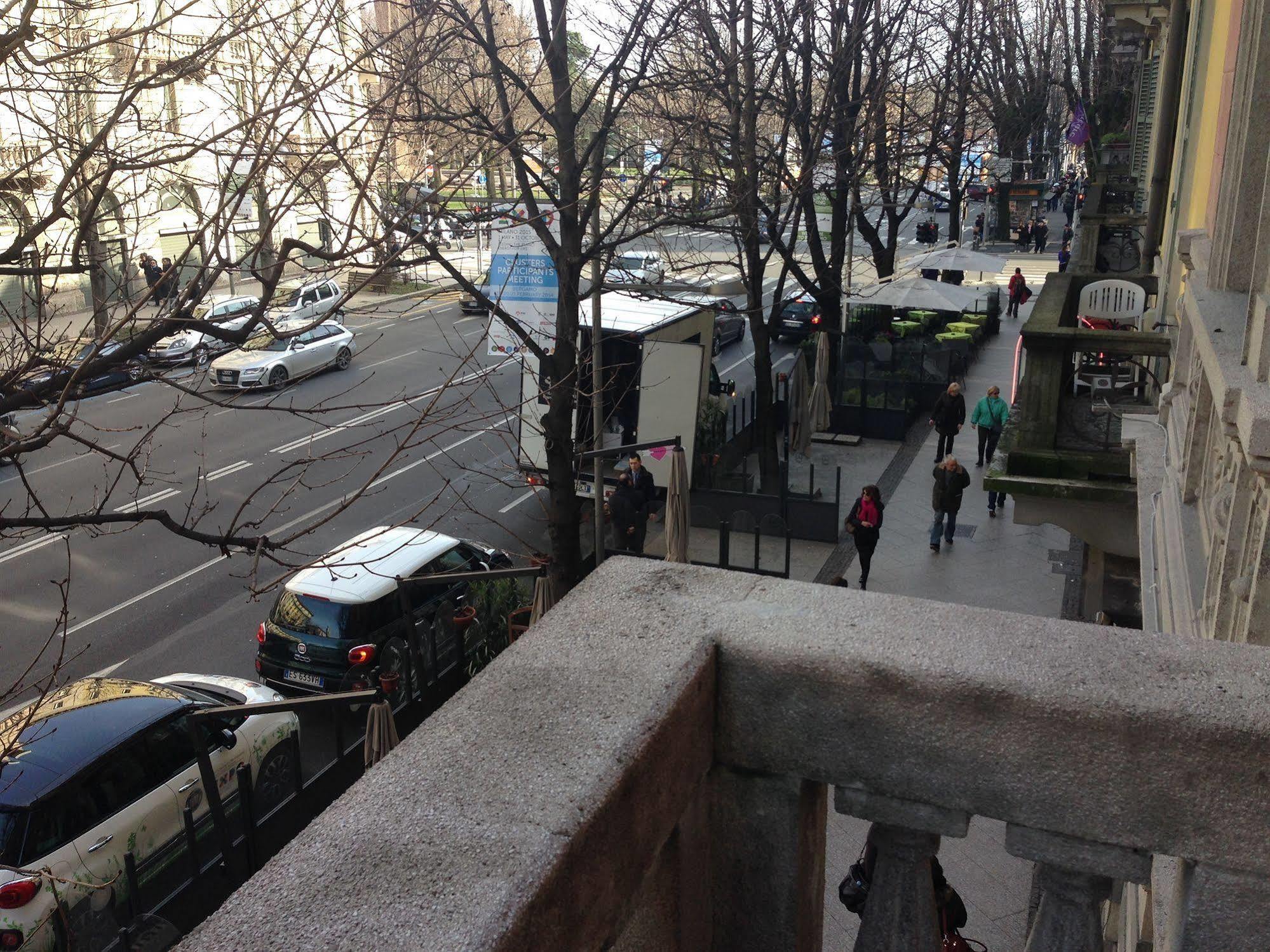 Airport Station Bergamo Hotel Bagian luar foto